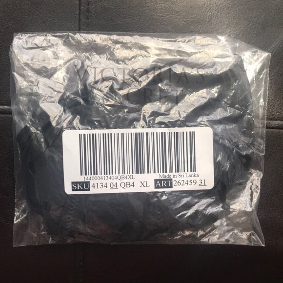 GET MAJOR DEAL WHEN BUYING BOTH VICTORIA’S SECRET*BRAND NEW* PANTYS 😉 - Picture 3 of 5